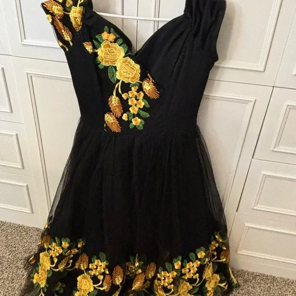 Southern Fatale Prom Dress - Picture 2 of 4